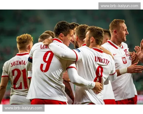 冰与火的巅峰博弈：当“东欧白鹰”决战“三狮军团”，谁才是绿茵场上的真命天子？